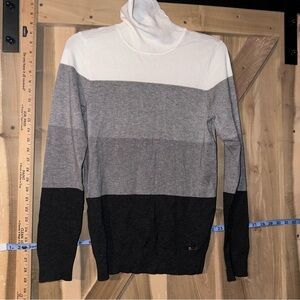 Women’s Calvin Klein colorblock medium turtle neck sweater‎ like new